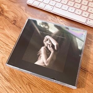 The Tortured Poets Department CD TTPD + The Black Dog Bonus Track + Artifacts